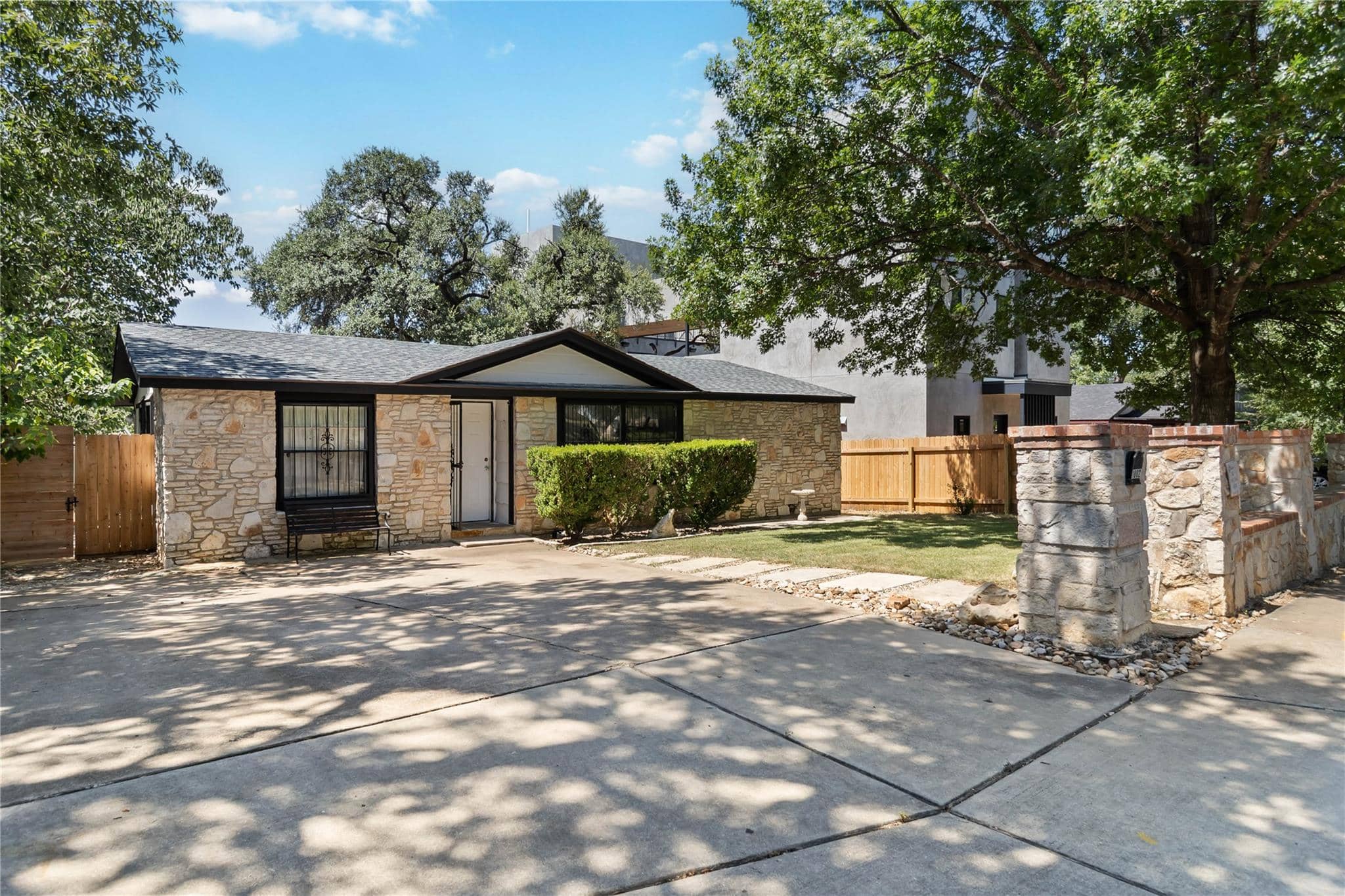 1002 Walter, Austin 78702