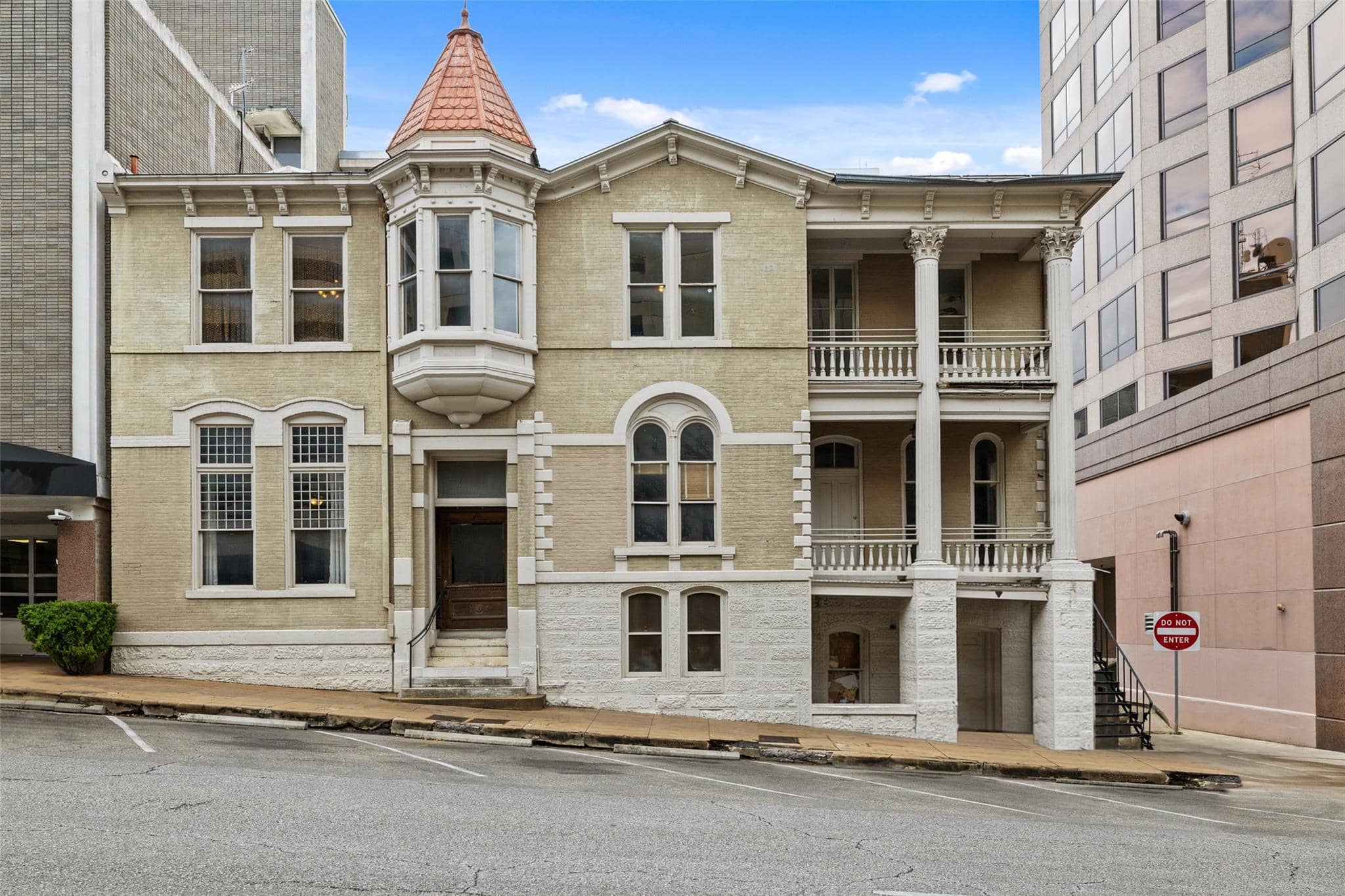 109 10th, Austin 78701