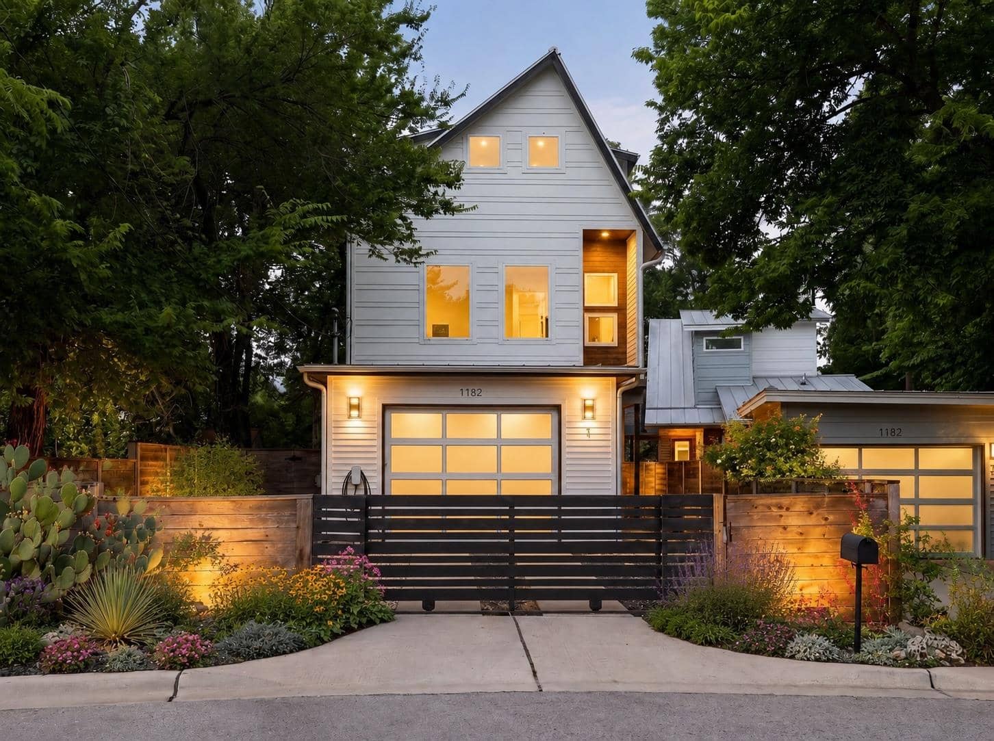 1182 Oakgrove #A, Austin 78702
