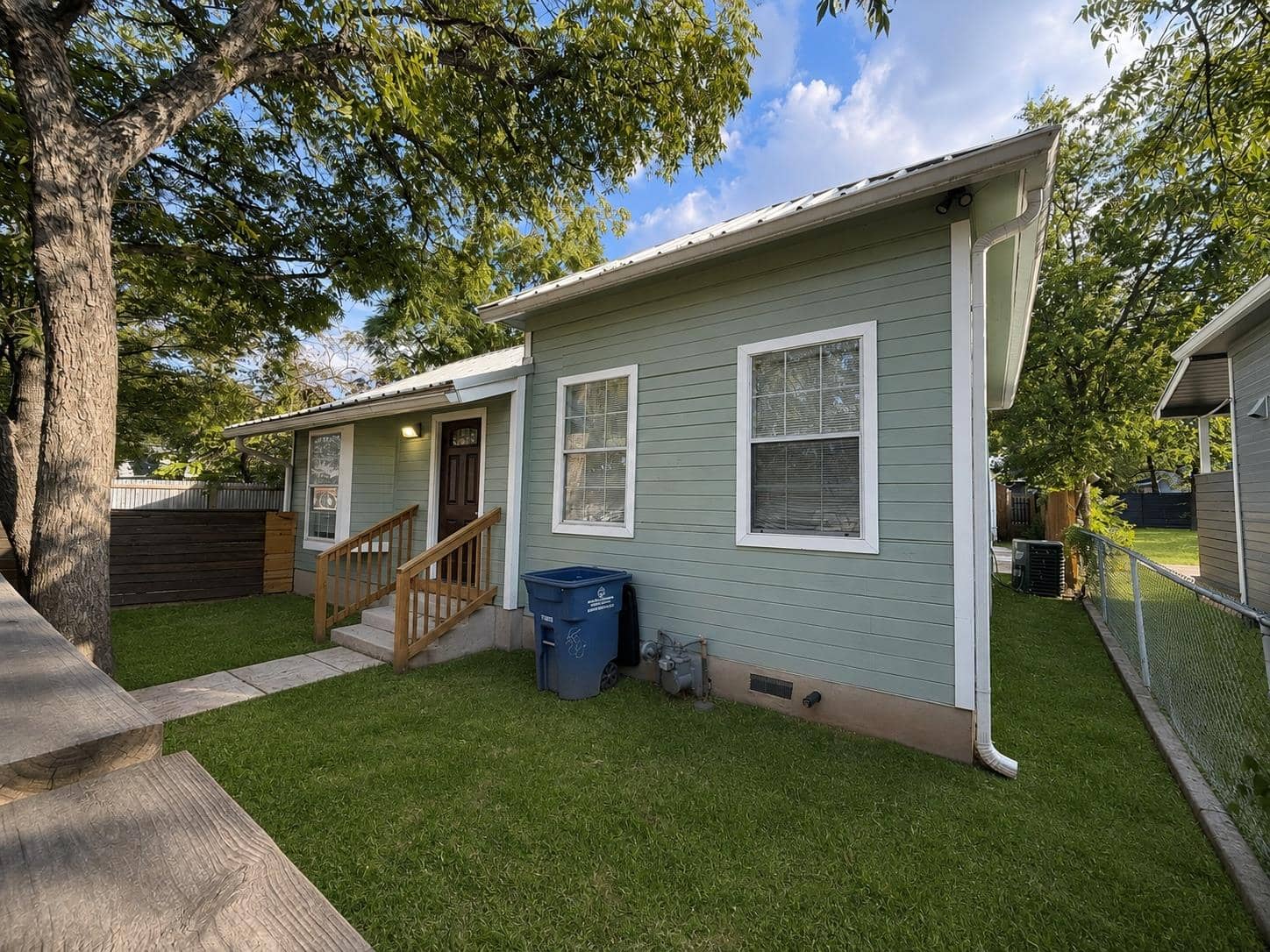 907 3rd, Austin 78702