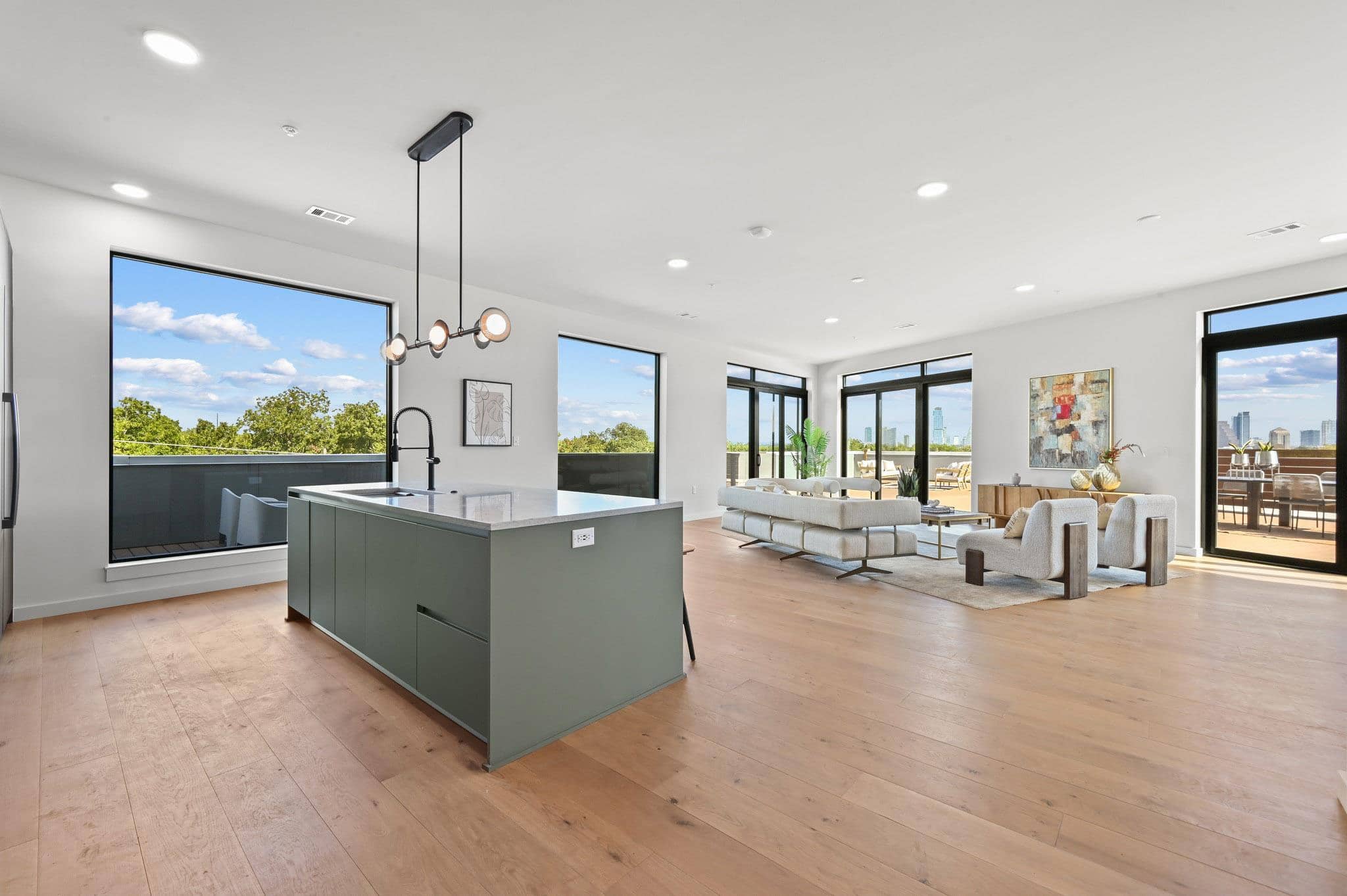 2209 1st #401, Austin 78704